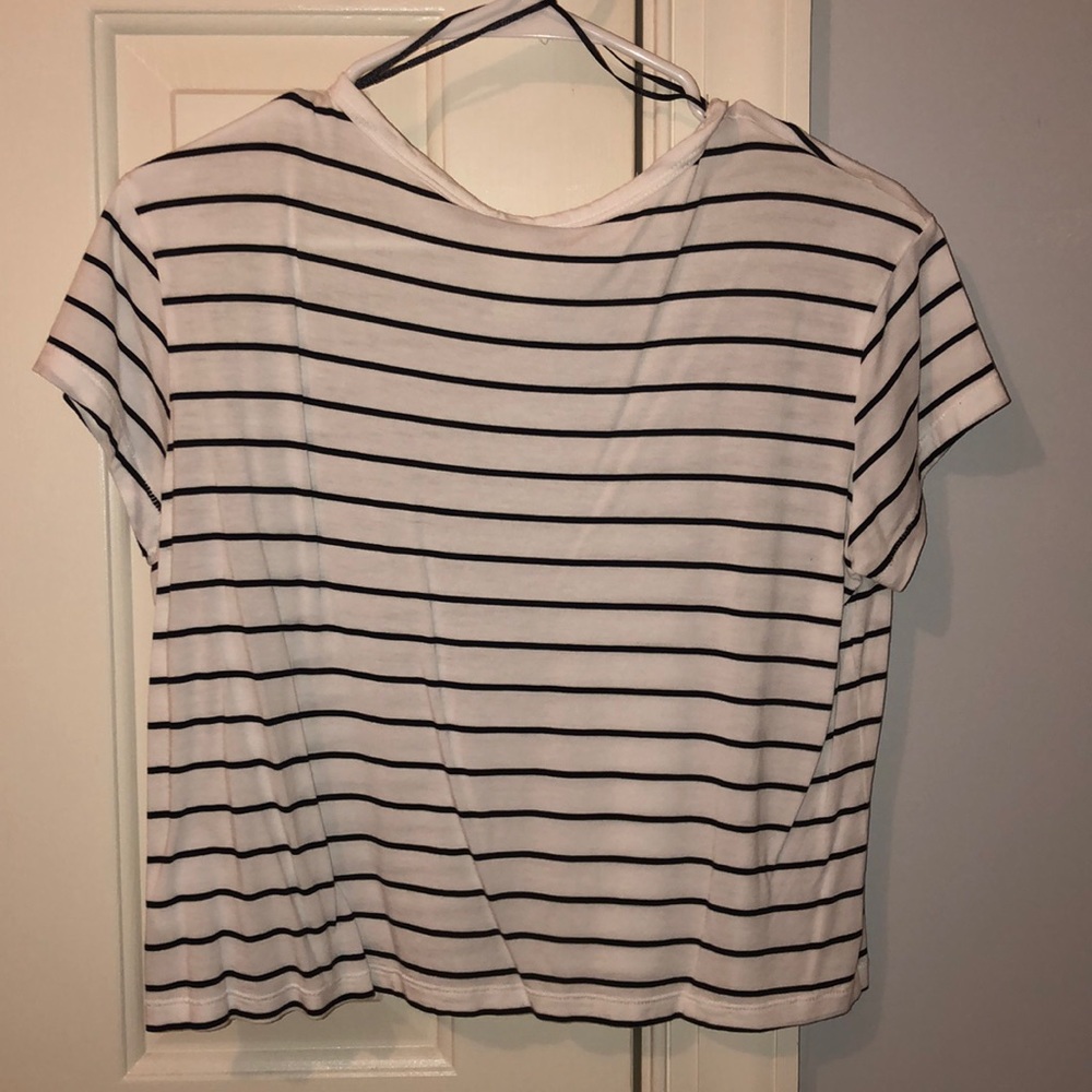 H&M Basic Tee - Picture 2 of 2